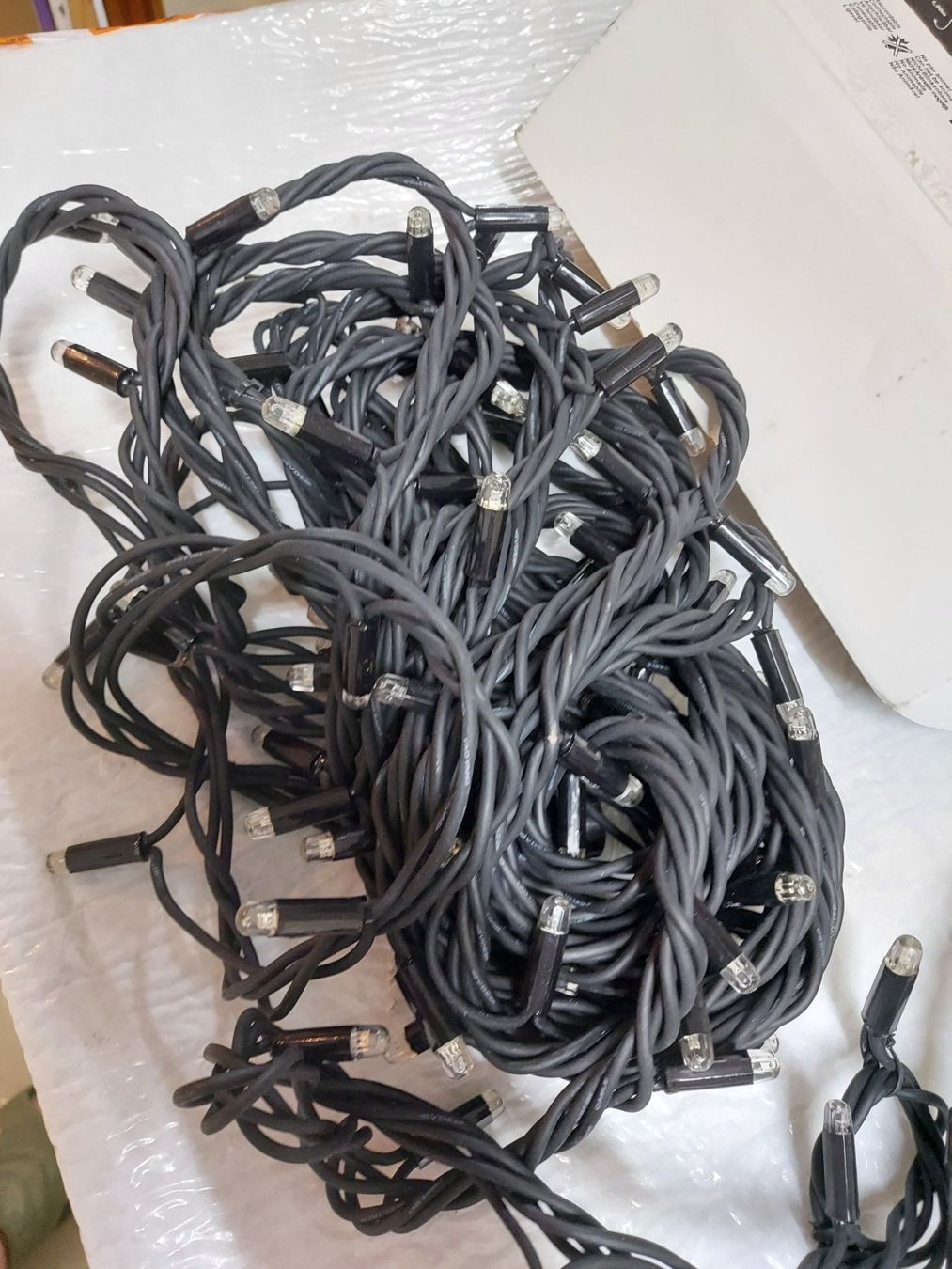 Lichterketten & Leisten: AUSSEN LED LIGHT LICHTKETTE SCHWARZ WARMWEISS MIT SCHUKO – Gebraucht aus Zeiningen von elcanaja 1