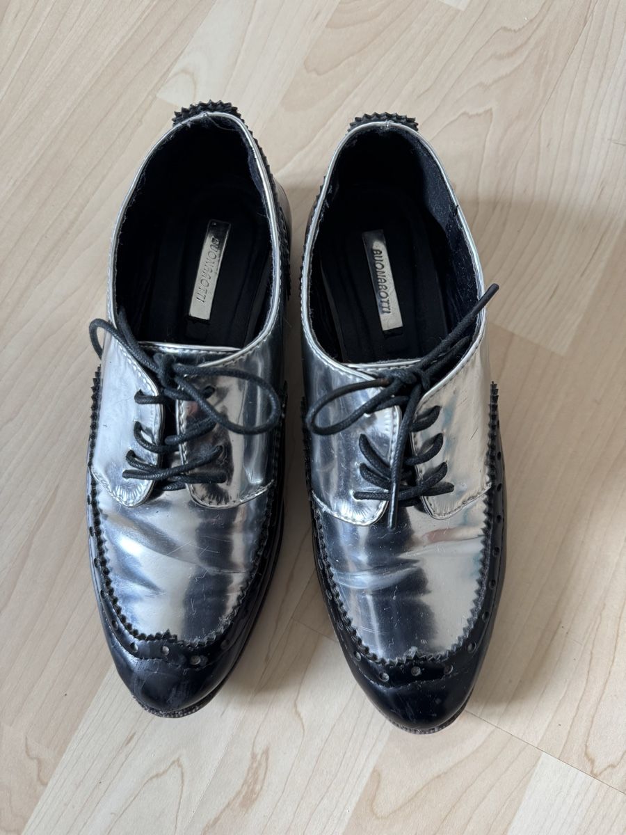 Scarpe da donna: Chaussures Richelieu argentées et noires – Usato da Villeret venduto da bys_k95b 3