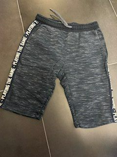 We Pantaloni: WE Sweat Shorts dunkelblau 164 – Usato da Gommiswald venduto da Anika6