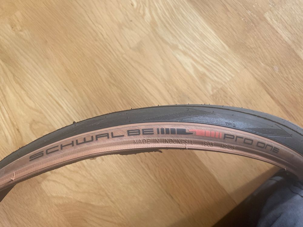 Schwalbe Lugano 2 Rennradreifen – 2x Reifen + 2 Schläuche | 700x25C | Schwarz Mit Rotem Streifen