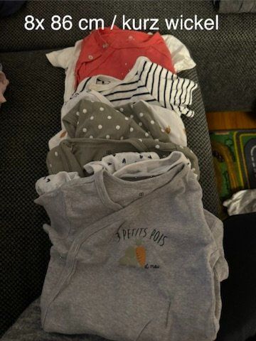 Lotti & Set di vestiti: XXL - Kinder Kleiderpaket mit 36 Teilen – Usato da Winterthur venduto da ForsterF