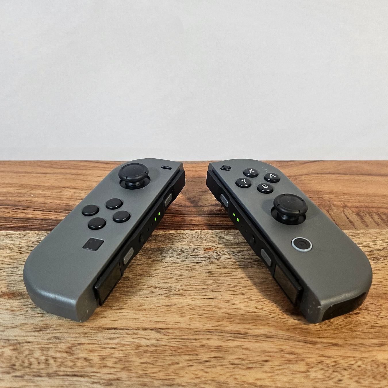 Controller: 2 Stück Ersatz Joy Con Controller Kompatibel Nintendo Switch – Nuovo e nell'imballaggio originale da Hundwil venduto da pak_b5sl 3
