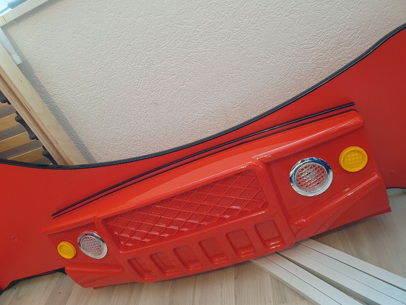Letti: Kinderbett Rennauto – Usato da Winterthur venduto da Rubinof 3