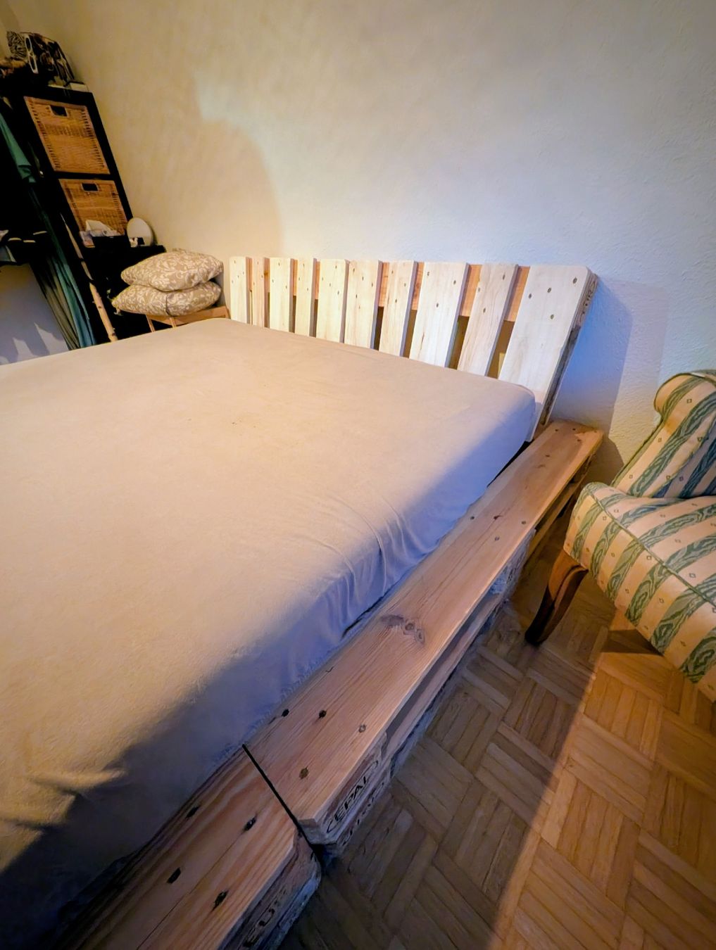 Letti: Palettenbett mit Kopfteil – Usato da Zürich venduto da ele_pwk7 3