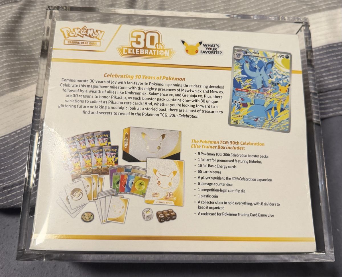 Pokémon Carte collezionabili: Pokémon 30th Celebration ETB ENG Mit Acryl – Nuovo e nell'imballaggio originale da Kaltbrunn venduto da dav_vqr9 1