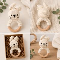 Gehaekelter Hase Beissring Holzring Rassel Cremeweiss neu