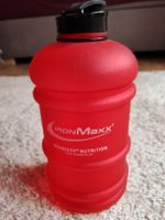 Rote IronMaxx Trinkflasche, ideal für Sport, 2L