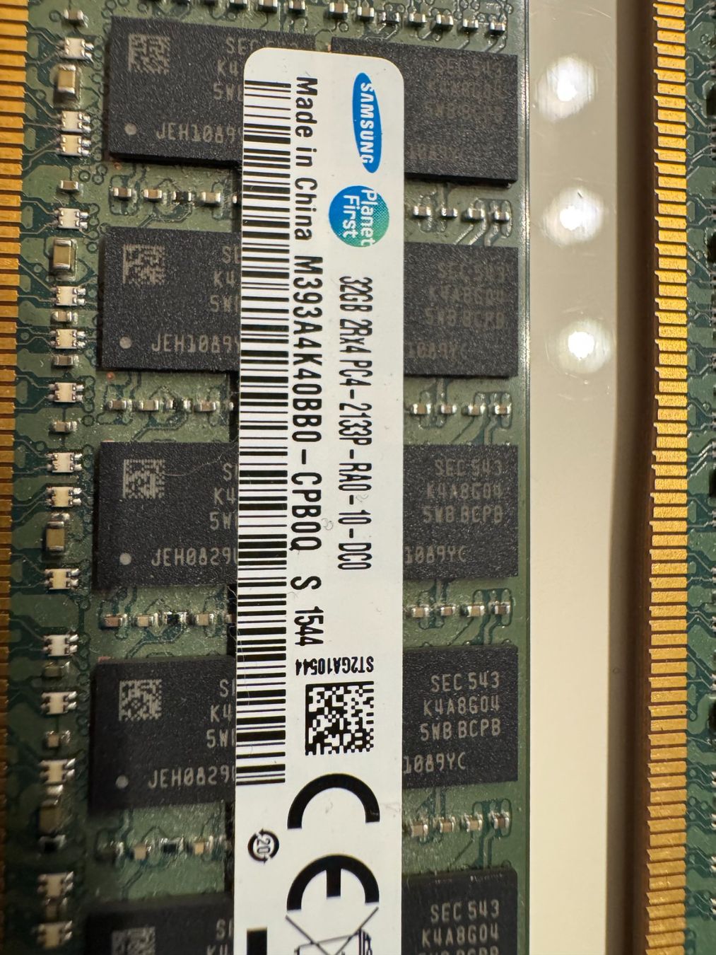 Samsung Memoria / RAM: 8 x 32 GB DDR4 RAM ECC RDIMM – Usato da Sugiez venduto da ScKn 1