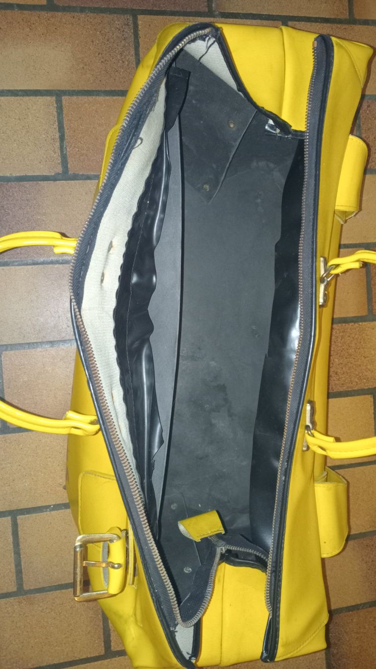 Adidas Taschen: Adidas Leder Tasche Vintage – Gebraucht aus Wallisellen von DucanIntertribal 4