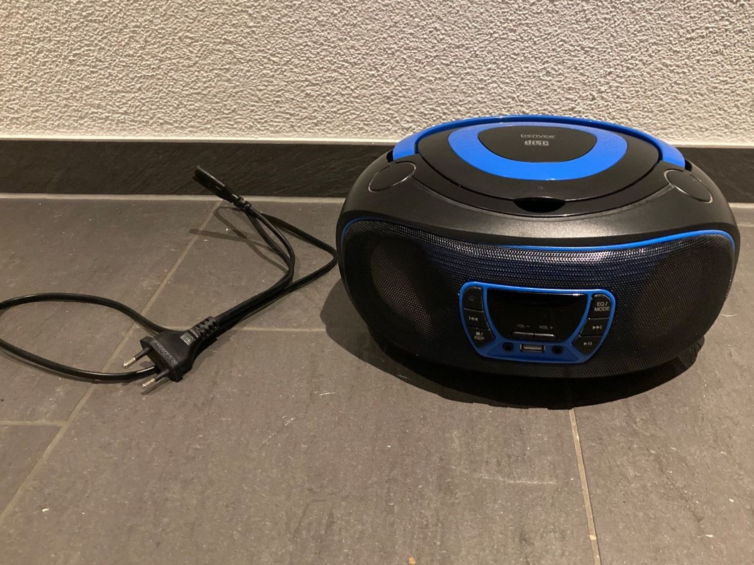 Radios: Radio CD Player mit USB Anschluss – D'occasion à Reiden par System07