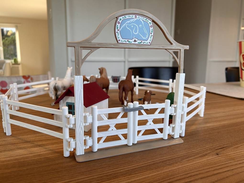 Giocattoli: Schleich Reitplatz/Paddock – Usato da Allschwil venduto da zena06 1