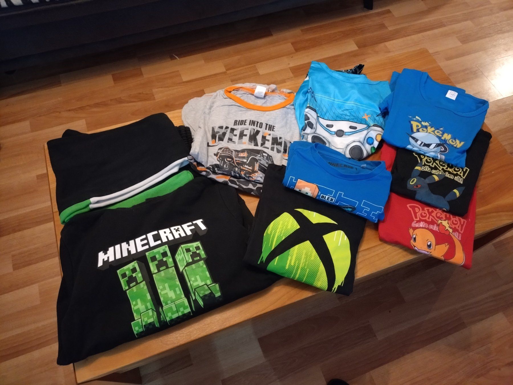 Lotti & Set di vestiti: Kinder Kleider Paket, T-Shirts, Pullover, Gr. 146 – Usato da Hagenbuch ZH venduto da corkel01