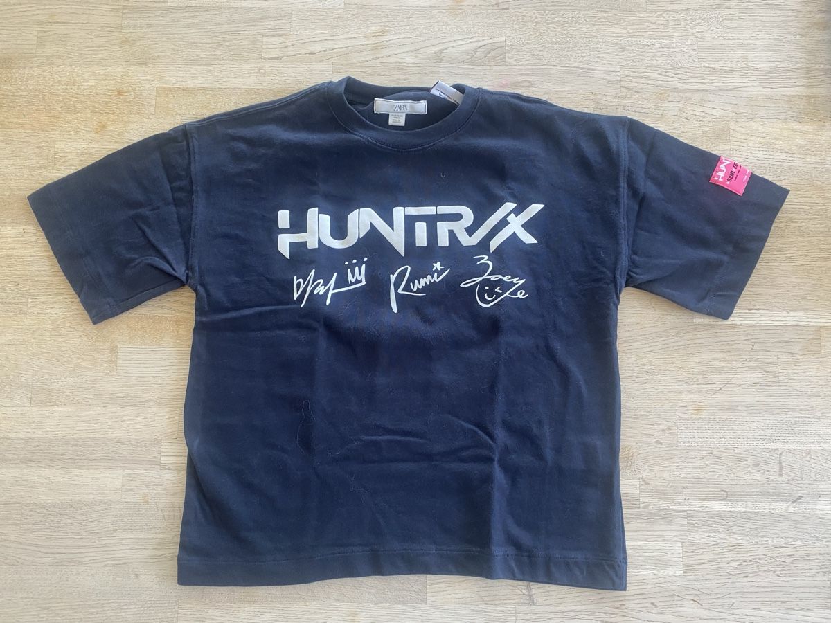 Zara Blusen, T-Shirts & Tops: Tshirt von Zara mit Huntrix Thema – Neu (gemäss Beschreibung) aus Lachen SZ von MAYJA