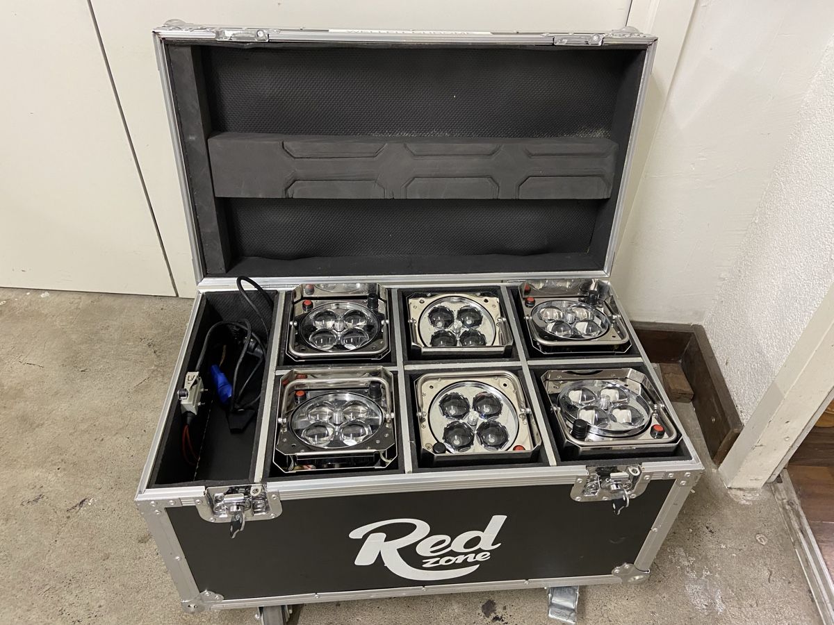 Lampes: Red Zone Scheinwerfer Set im Flightcase 6 Stk. gebraucht – D'occasion à Dietikon par brocki-eyra