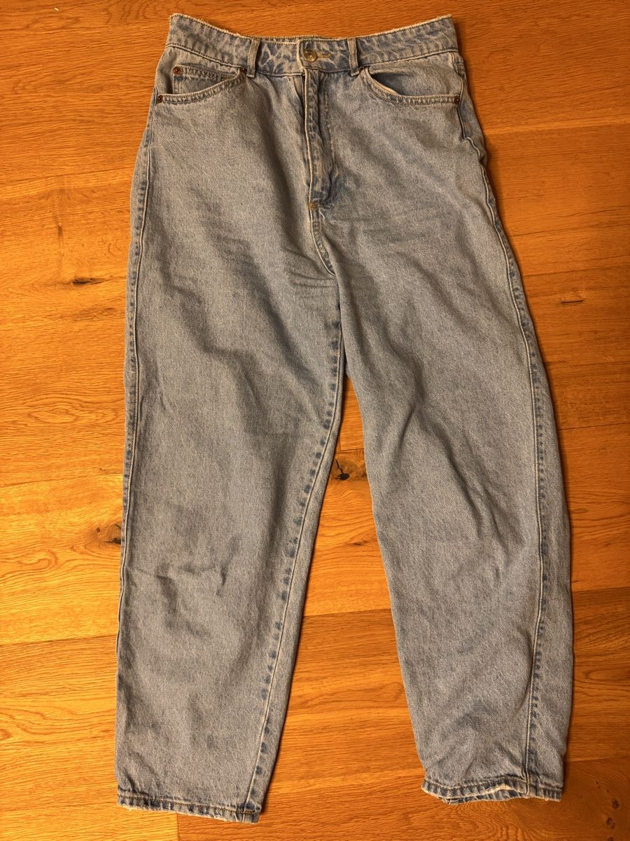 H&M Jeans: H&M MomJeans Grösse 38 – D'occasion à Klosters par jewelsy