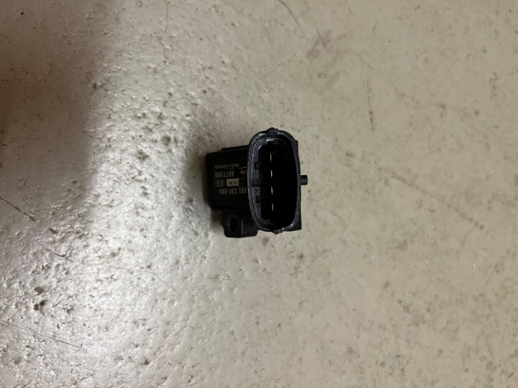 Volvo Tutti pezzi di ricambio auto: Volvo Ladedrucksensor - 8677288 – Usato da Bischofszell venduto da VolvoT5 4