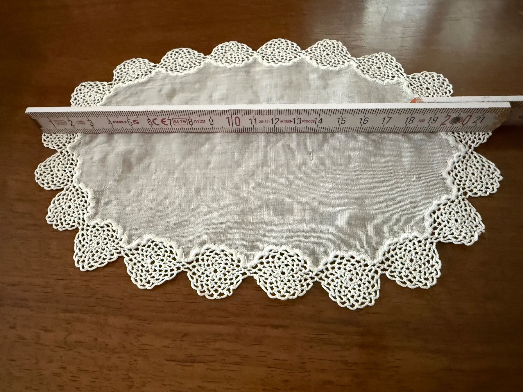 Autre linge de table: 4 Deckchen Set oval mit Spitzenbordüre gebraucht – D'occasion à Erstfeld par Mario_boe0 1