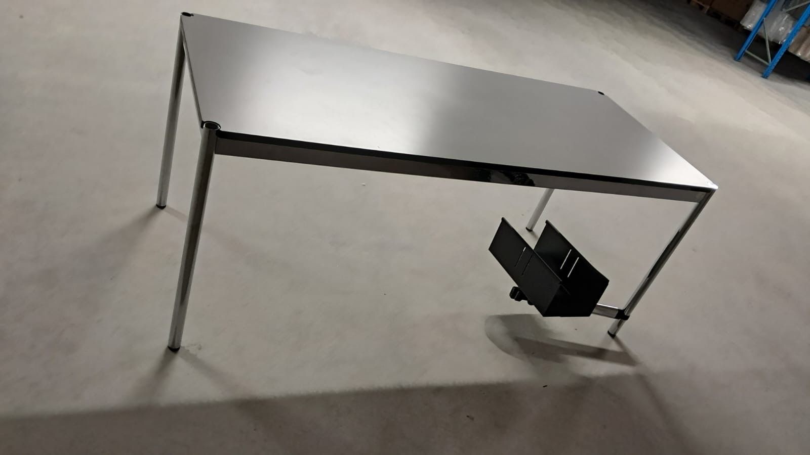 USM Bureaux: USM Bürotisch 175x75cm – D'occasion à Chur par sandy_4 1