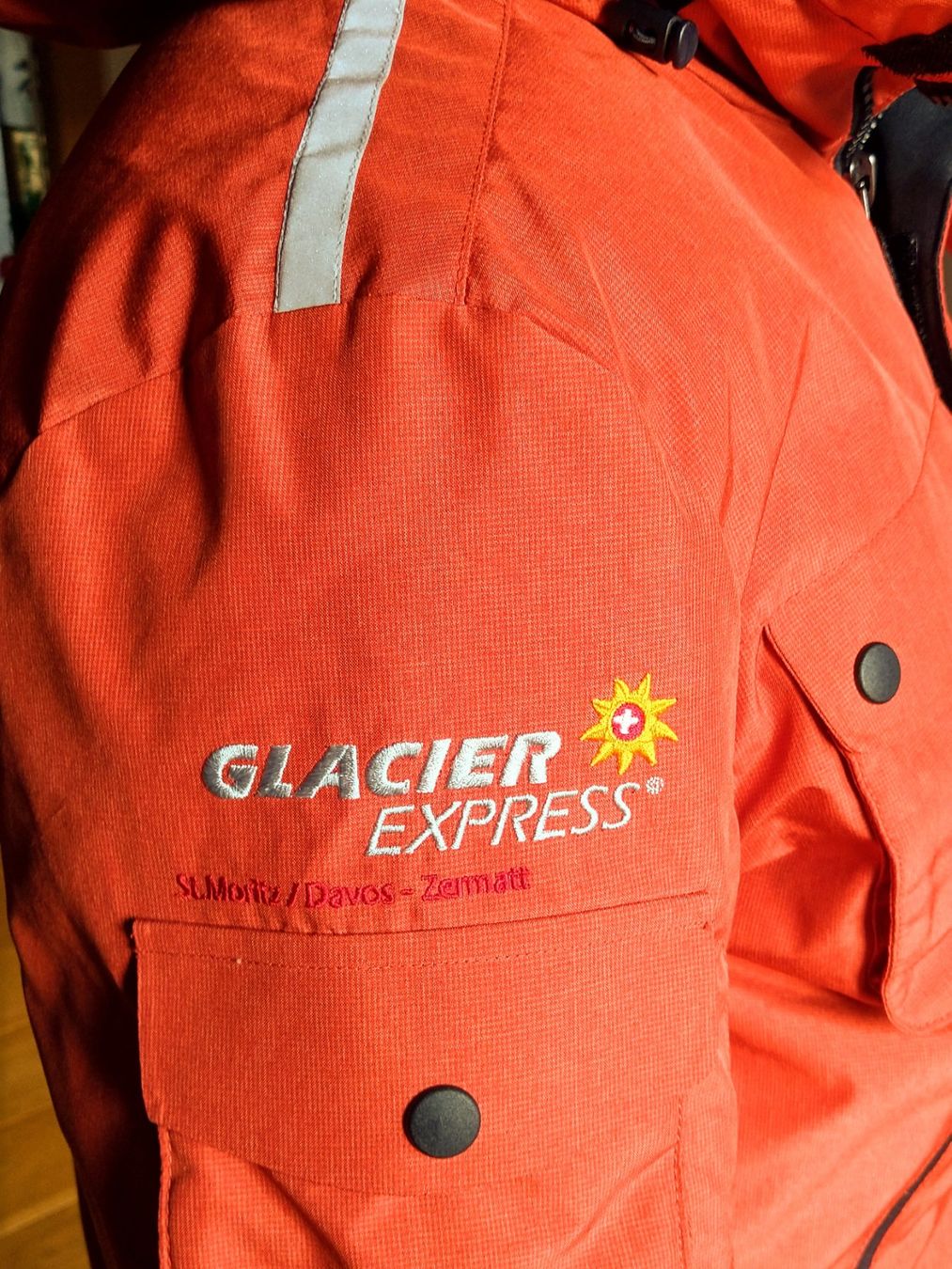 Jacken: Daunenjacke mit Kaputze – Neu (gemäss Beschreibung) aus Frutigen von Pixele10 7