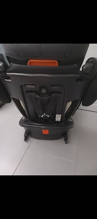 Sièges auto: Siège enfant  – D'occasion à Orvin par sev_5fgs 1