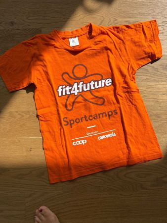 Neuwertiges T-Shirt Kinder Grösse 150 fit4future