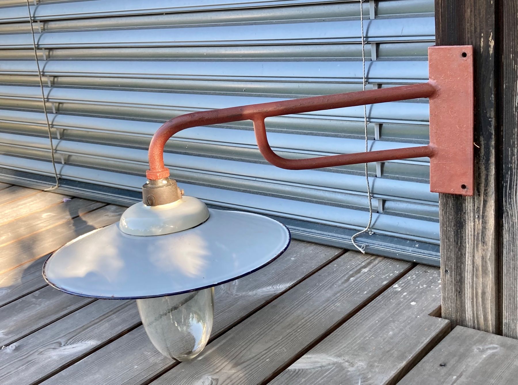 Lampade: einfache antike Industrie Aussenlampe / Wandlampe – Usato da Lüchingen venduto da Eeizo