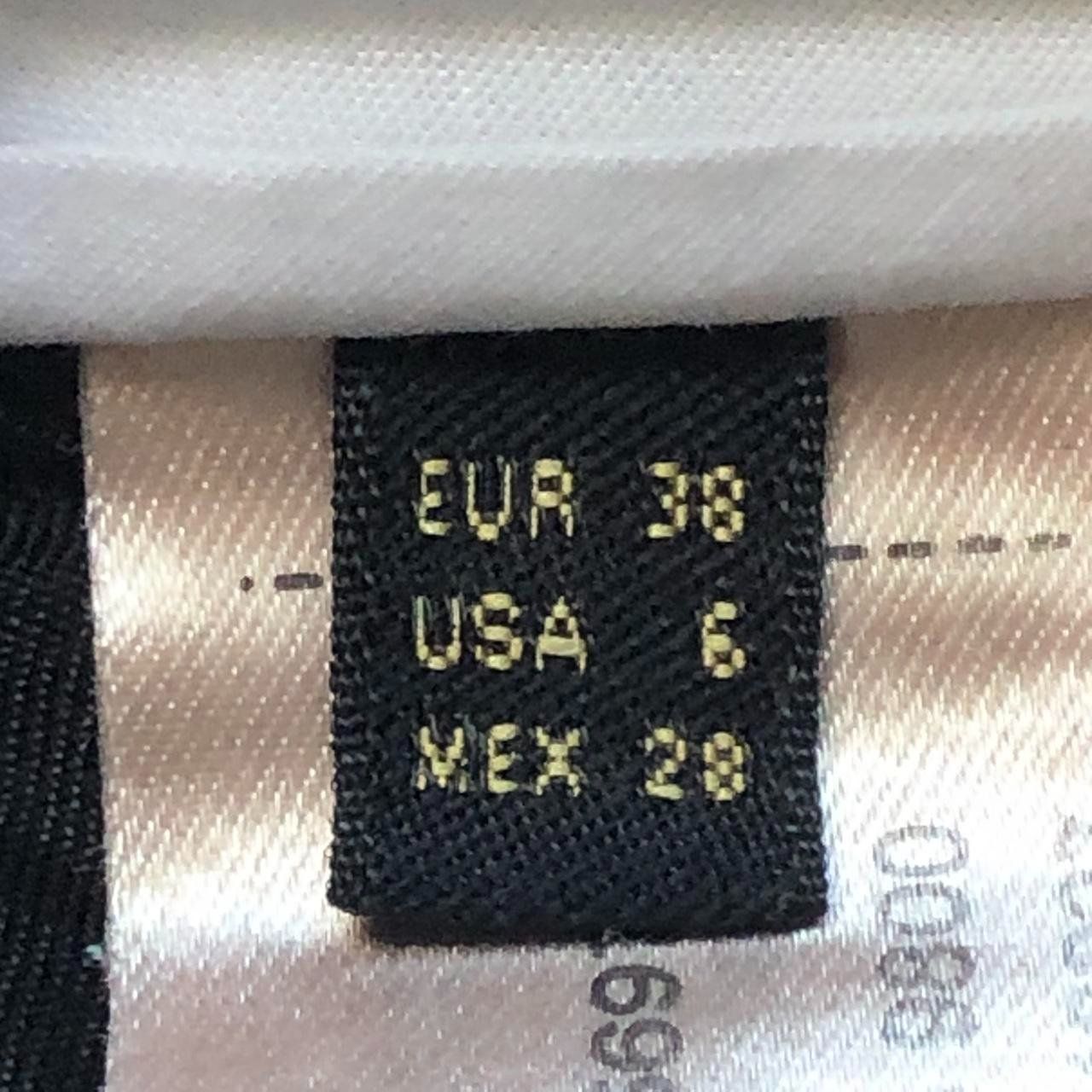 Massimo Dutti Pantaloni: Pants Massimo Dutti Black Women 38 – Usato da Genève venduto da ang_7j7j 6