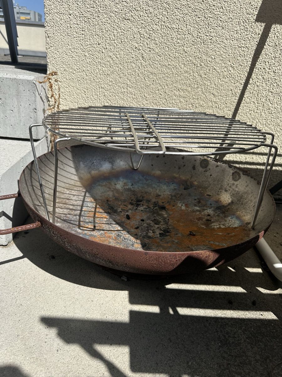 Cheminée d'extérieur: Feuerschale mit Grillrost 55 cm Durchmesser – Neuf (Voir description) à Zuchwil par paedward