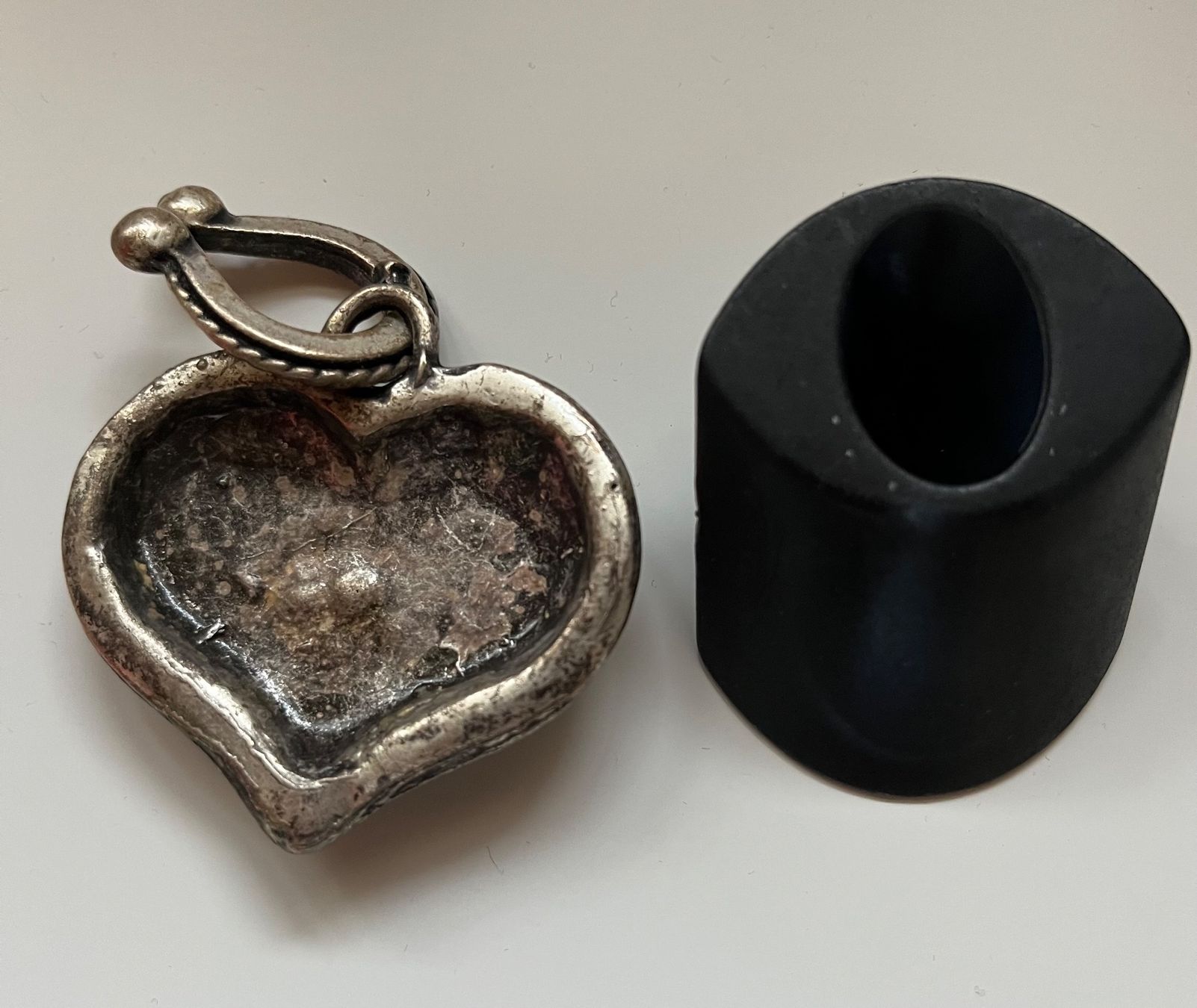 Anhänger: Dirndl Schmuck – Gebraucht aus Niederuzwil von Mala 1