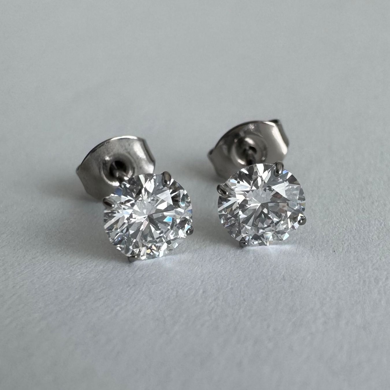 Orecchini pendenti & Orecchini a lobo: Titan Ohrstecker 1.0ct (2x0.5ct) Labor-Diamant D/VVS2 IGI – Nuovo e nell'imballaggio originale da Wallenwil venduto da labgrown.ch