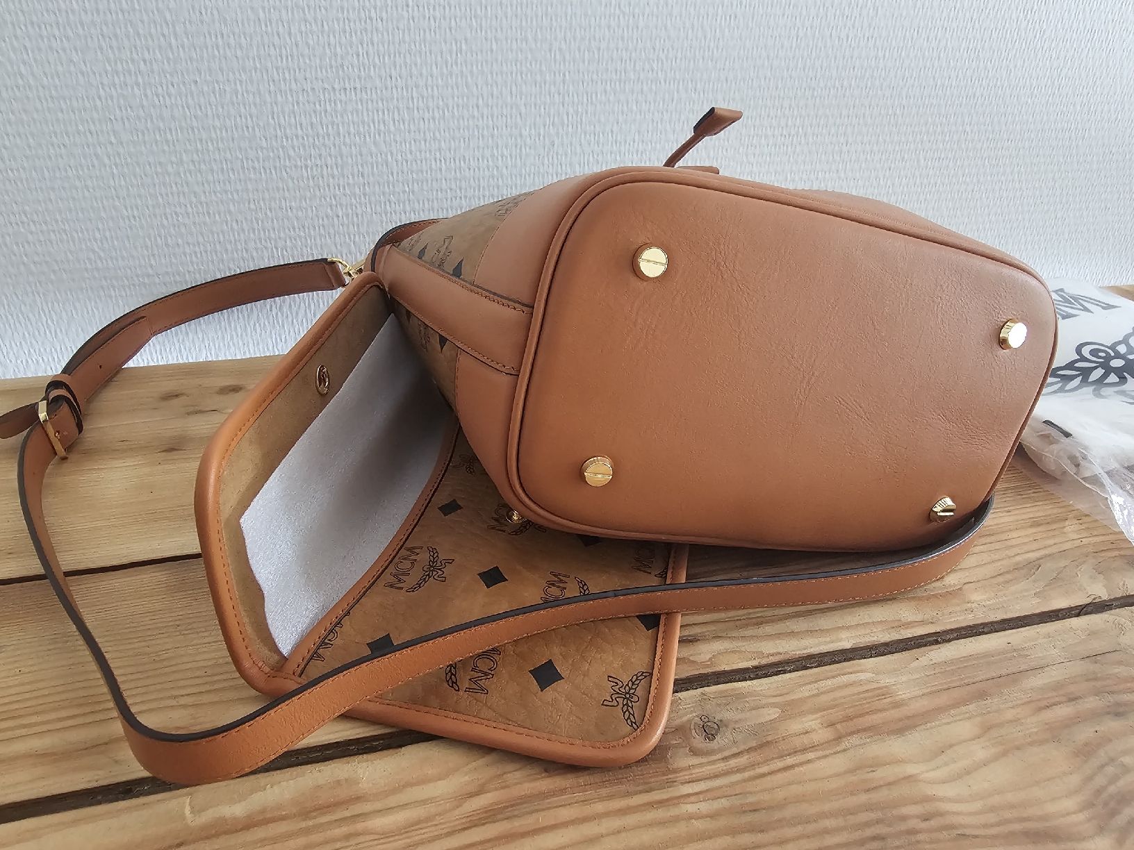 Mcm Borse da donna: MCM Beuteltasche DESSAU VI mit Pouch – Nuovo (secondo la descrizione) da Zofingen venduto da dvi_2l2c 4