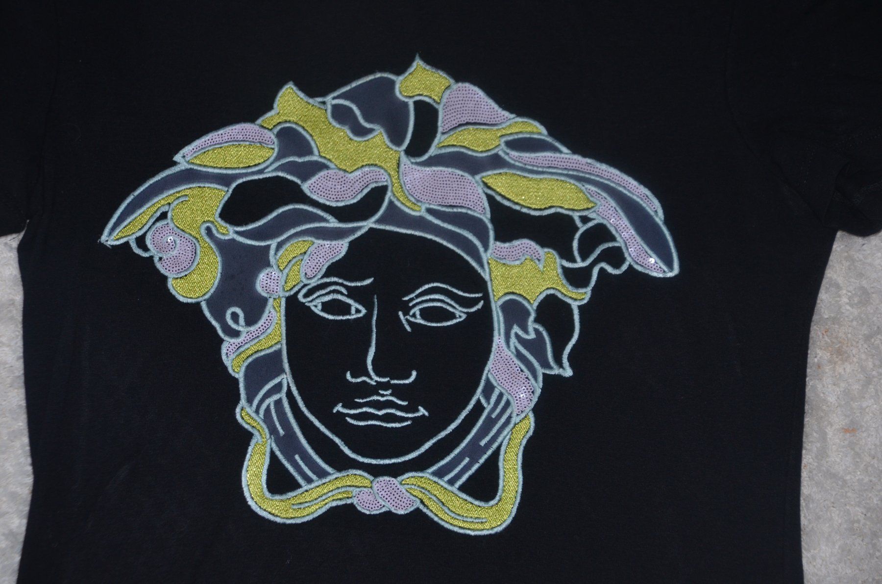 Versace T-shirt: Versace T-Shirt  M – Usato da Collonges venduto da Auganien 4