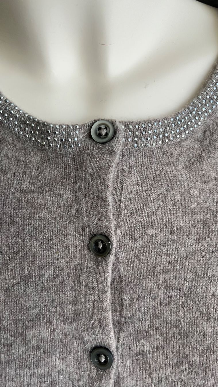 Repeat Giacche: KASCHMIR STRICKJACKE MIT STRASS VON REPEAT GR. 40 – Usato da Pfäffikon ZH venduto da Ruth8 1