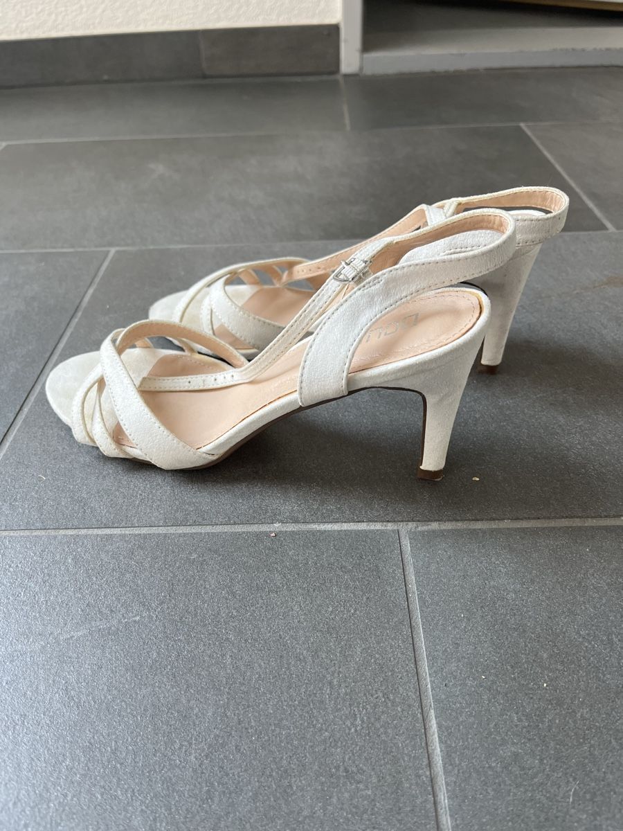 Scarpe da donna: Sandalen mit Absatz - Gr. 39 – Usato da Escholzmatt venduto da Sarah_ 1