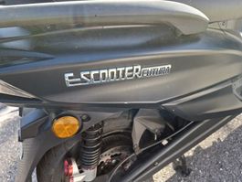 E-Scooter Futura schwarz 25 km/h Elektro-Roller gebraucht