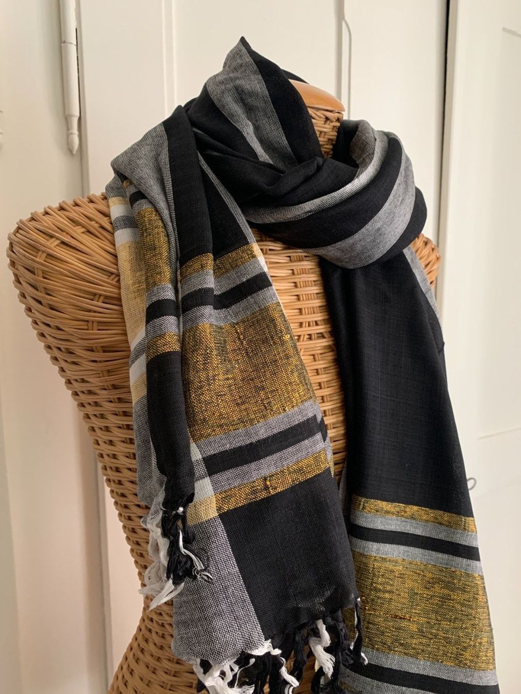 Foulards, Tücher & Schals: Schal schwarz-weiss-gold kariert – Gebraucht aus Zürich von Diazaio 1