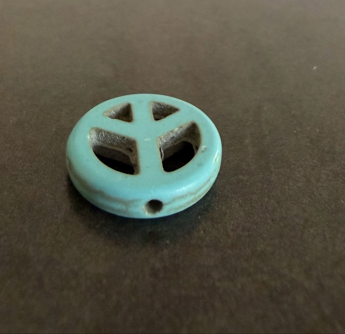 Perle (finte): Perle Peace Zeichen hellblau Keramik  – Nuovo (secondo la descrizione) da Zürich venduto da joyfulgrace 1