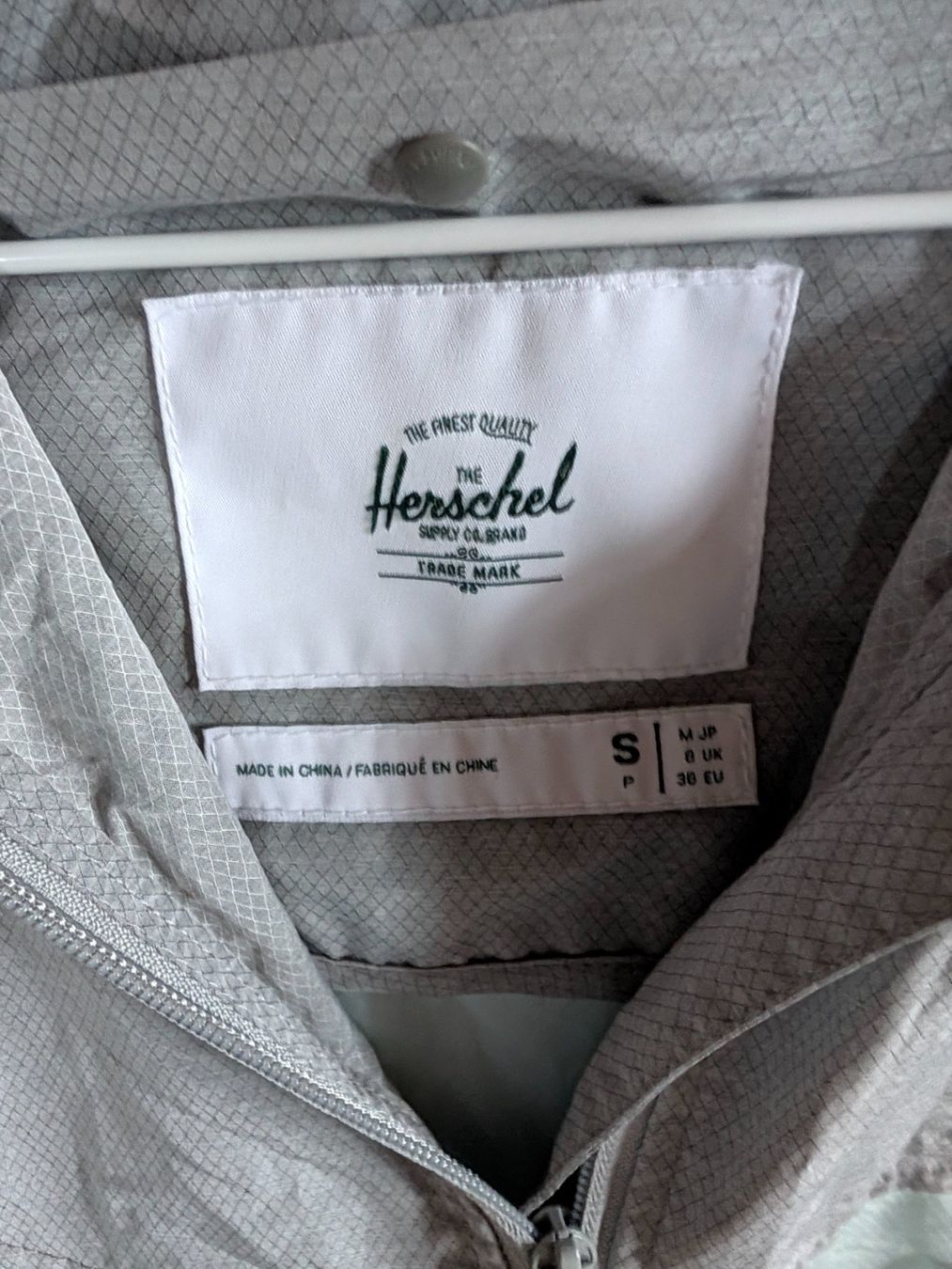 Herschel Jacken: Herschel rain jacket lights and packable – Neu (gemäss Beschreibung) aus Altendorf von jak_lkk8 2