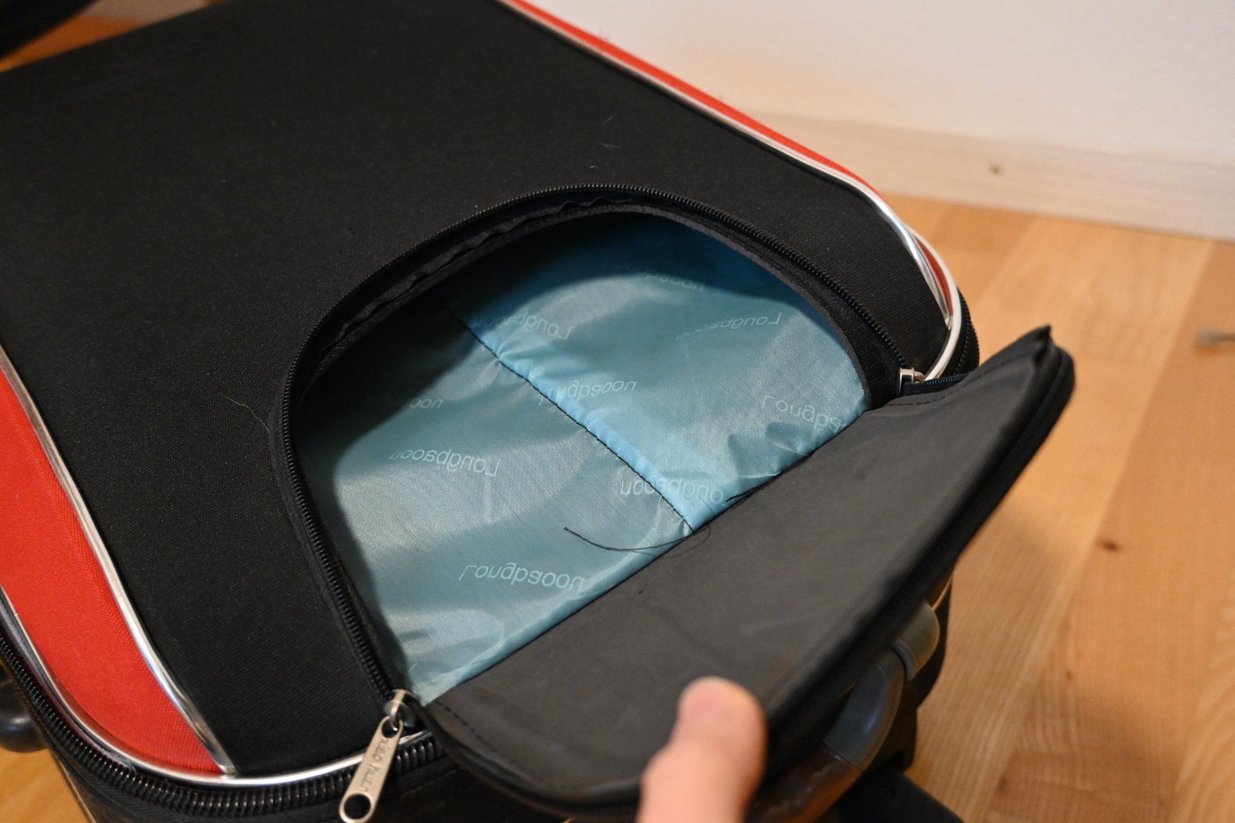 Valigie: schwarz roter Rollkoffer Lichao – Usato da Dietikon venduto da Bhelbling 5