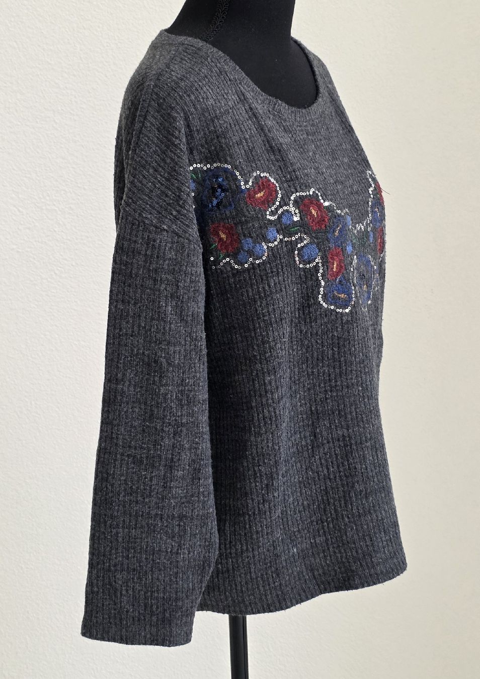 Zara Maglioni & Felpe: Strickpullover Zara Gr. M Blumen Stickerei  – Usato da Rheinsulz venduto da Gilea 2