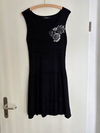Schickes, schwarzes Kleid von Desigual, Gr. S