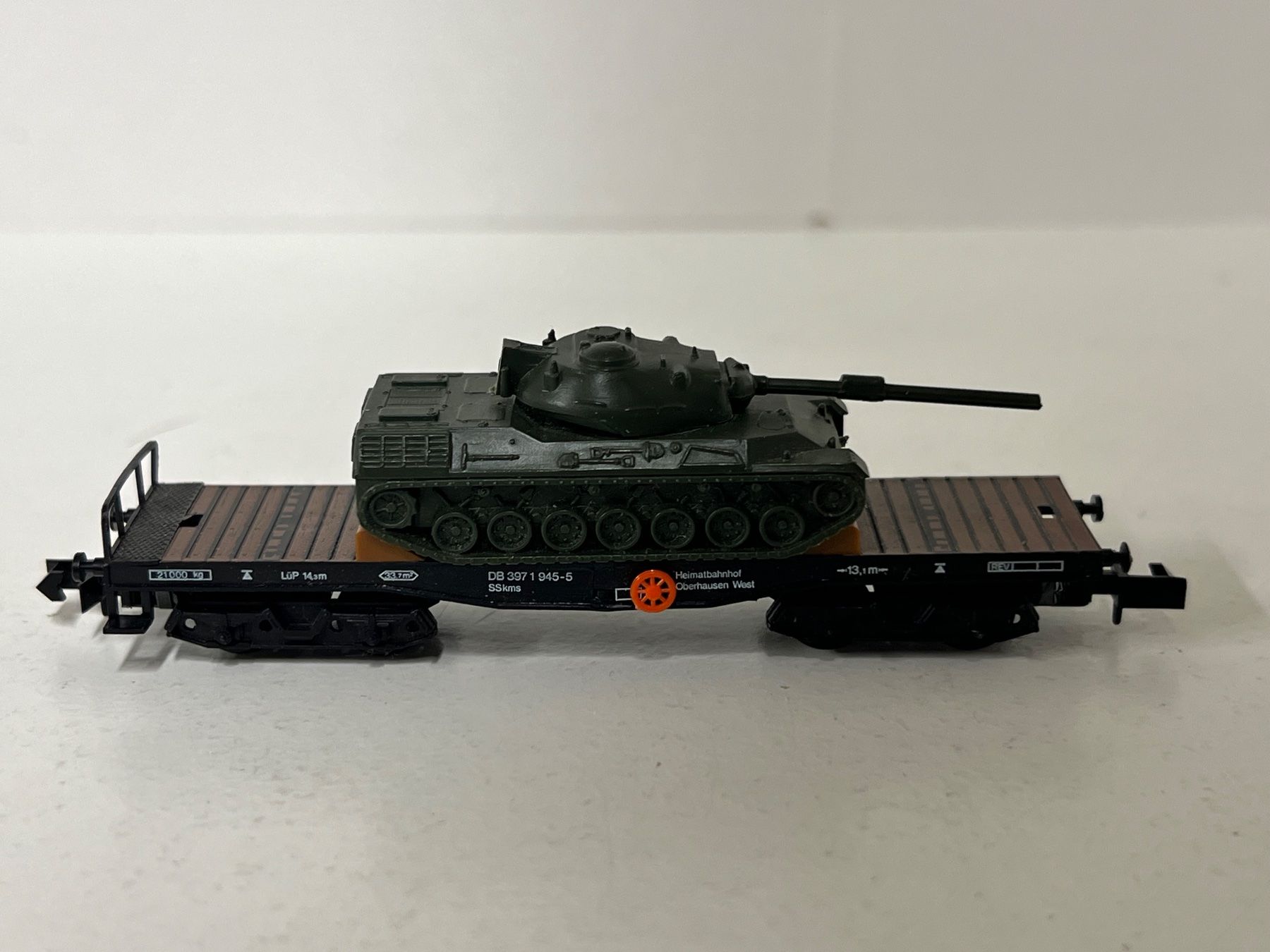 Arnold Modellini di ferrovie: Spur N Arnold Flachwagen beladen mit Panzer – Usato da Geroldswil venduto da TopTrain54 1