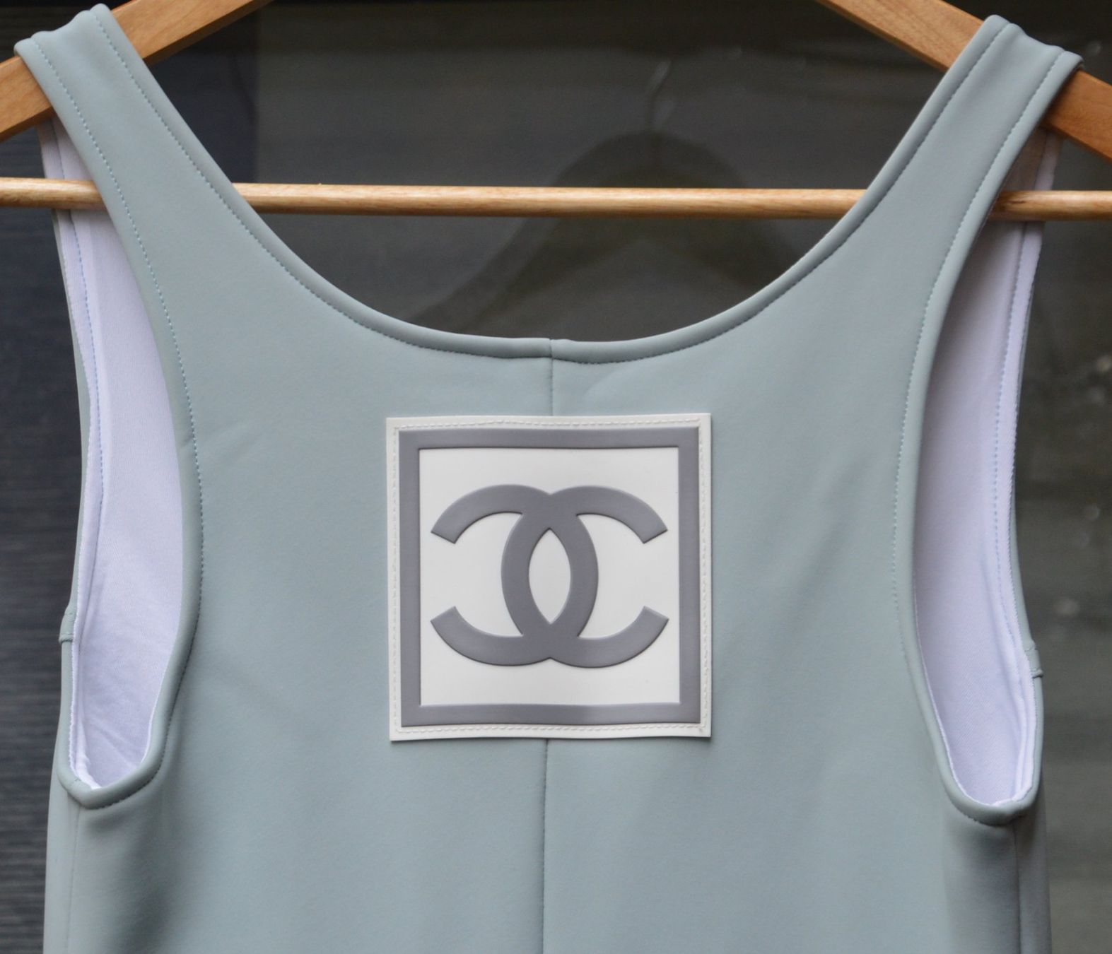 Chanel Completi & Tailleur: Chanel Skianzug / combinaison de ski .34 – Usato da Collonges venduto da Auganien 4