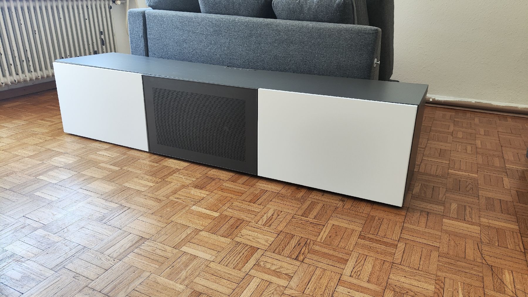 Ikea Mobili TV: Modern TV Unit - Gray & White – Usato da Zürich venduto da iruedap 4