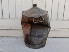 alter Kanister aus Blech Rost Beulen Blechkanister Bidon