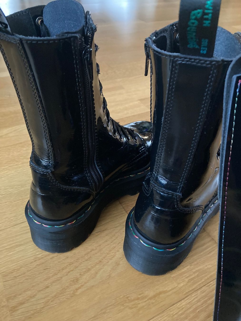 Dr. Martens Scarpe da donna: Dr. Martens Jadon Hi und Rucksack Set – Usato da Hitzkirch venduto da eve_may 2