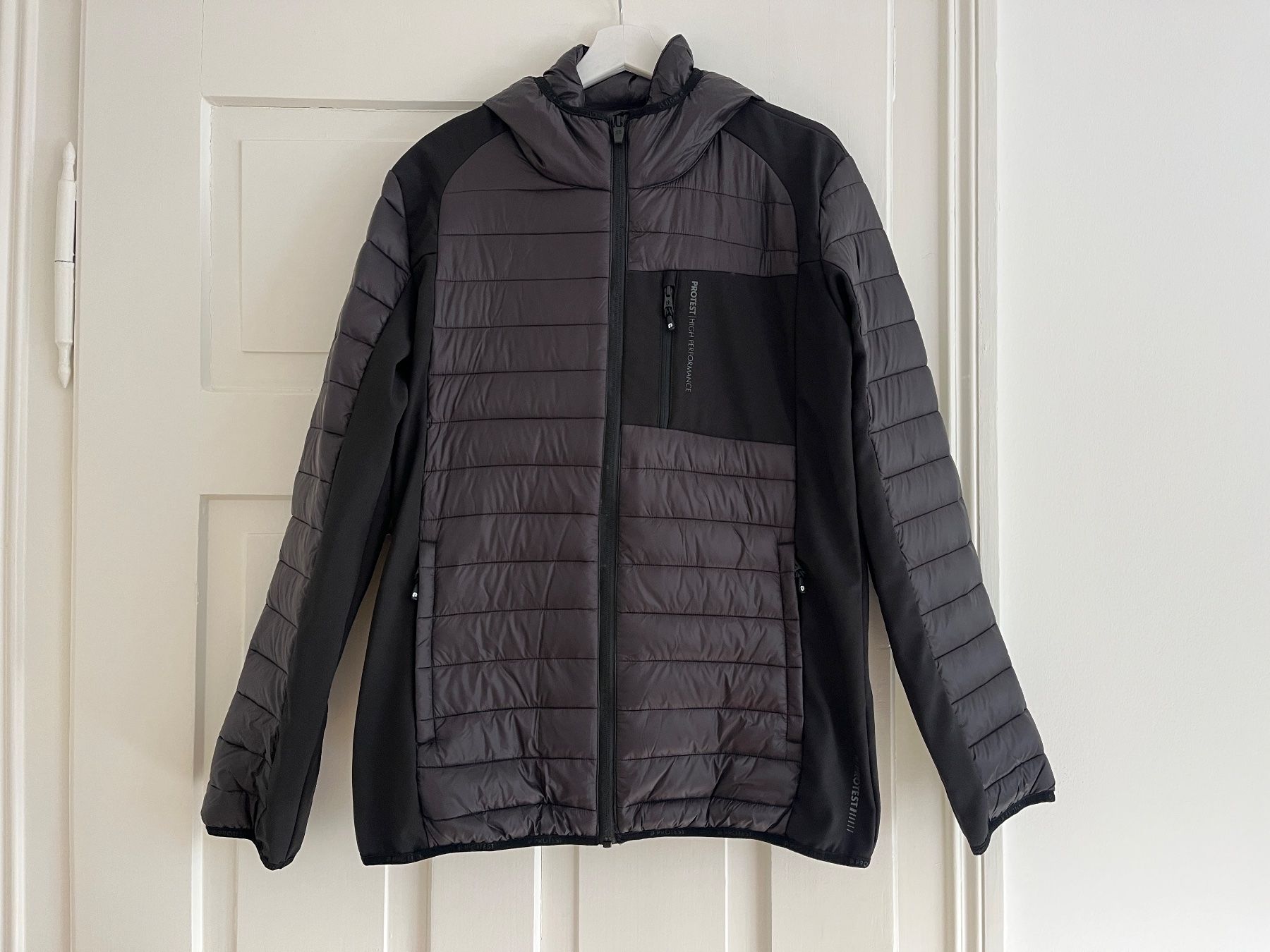 Protest Giacche: Protest Daunenjacke Herren M High Performance Top Zustand – Nuovo (secondo la descrizione) da Zürich venduto da bretxo