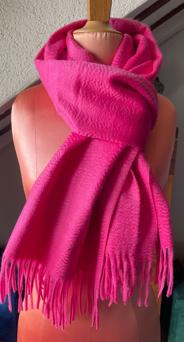 Fabric Frontline Foulards, Tücher & Schals: Kaschmirschal Fabric Frontline – Neu (gemäss Beschreibung) aus Zürich von Poppy108 1