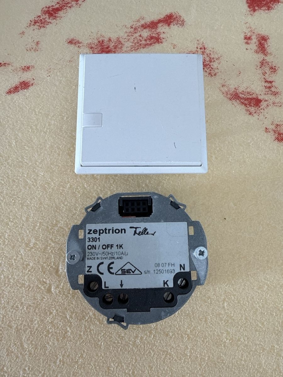 Zeptrion Interruttori: Zeptrion Teller 3301 ON/OFF 1K Schalter – Usato da Holziken venduto da Syk1