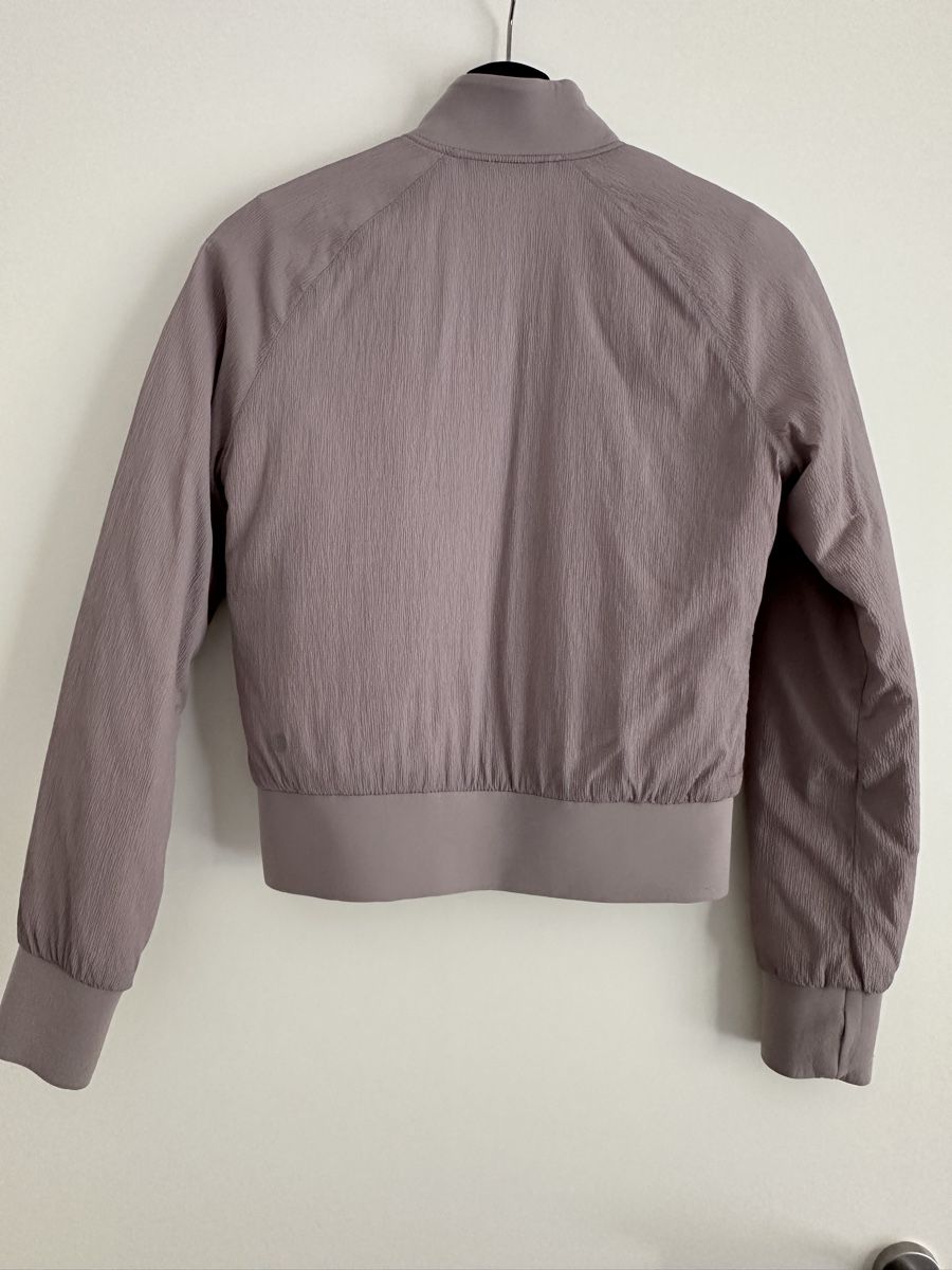 Lululemon Giacche: reversible lululemon bomber jacket size 2/EU 34 – Usato da bözberg venduto da amy_7wz8 2